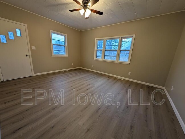 301 6th Ave SW