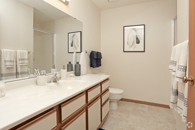 2BR, 2BA - 960 SF