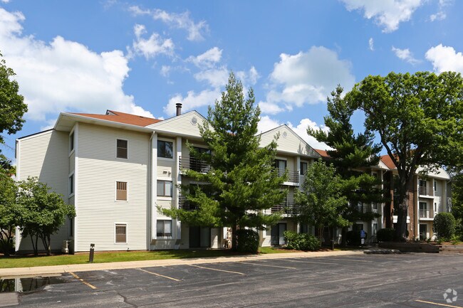 The Woodlands on Green Bay - The Woodlands on Green Bay Apartments