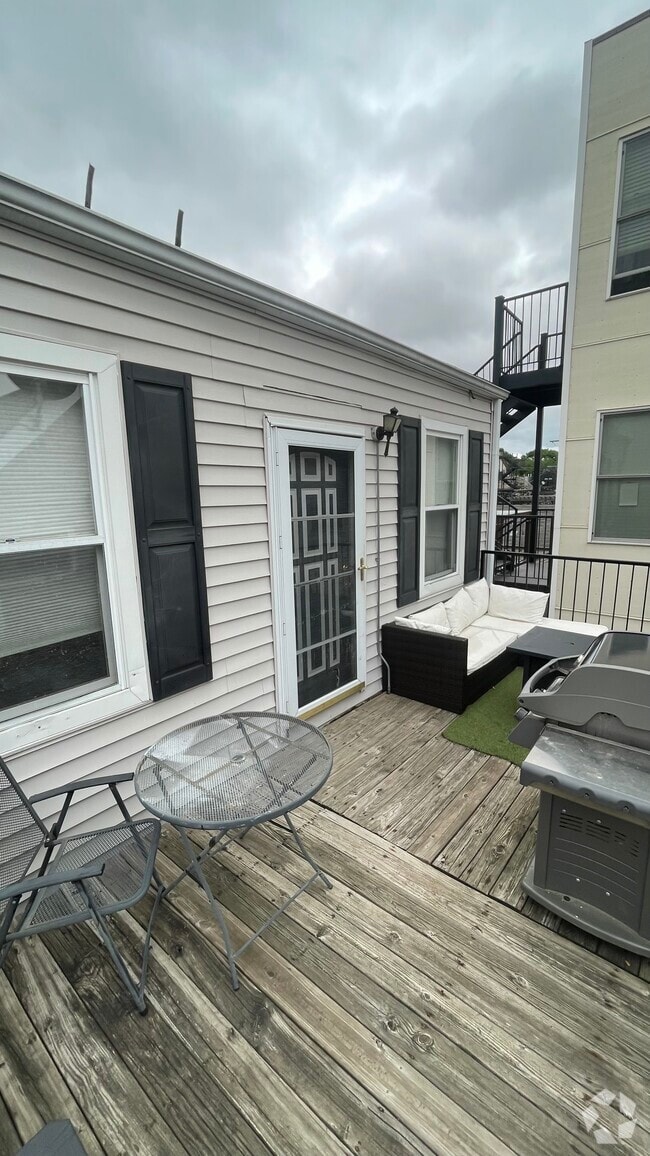 Building Photo - 2240 W Palmer St Unit CH2 Rental