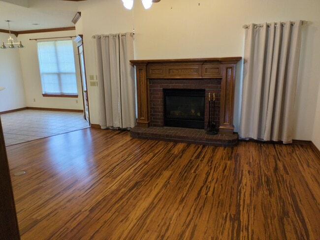 Building Photo - 4812 Montclair Dr