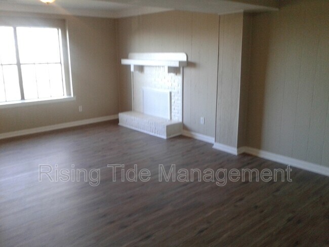 Photo - 8905 Valley Hill Dr