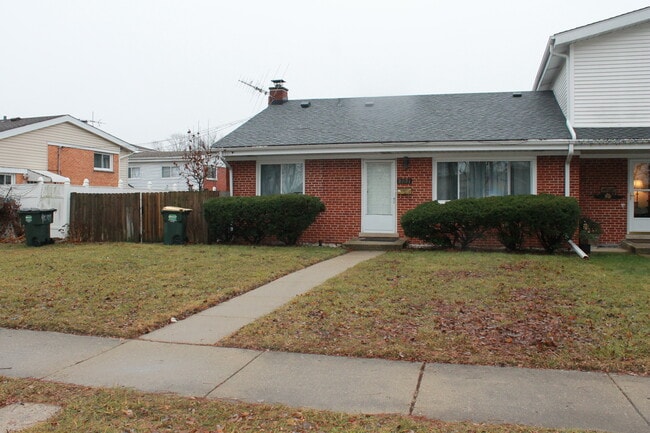 Building Photo - 9071 N Grace Ave