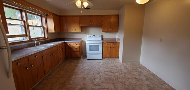 Photo - 1620 Hanaford Ave