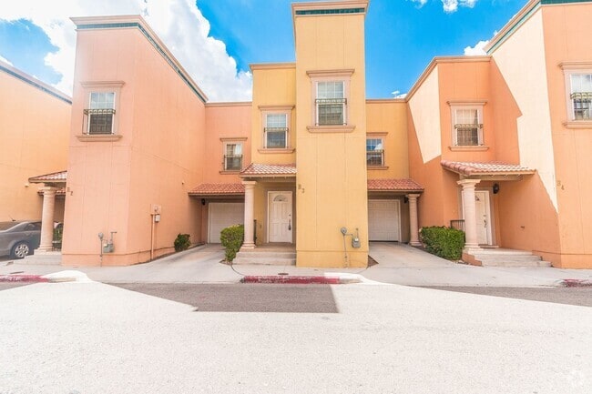 Building Photo - Adorable 3 bedroom 2.5 bath condo in Easts...