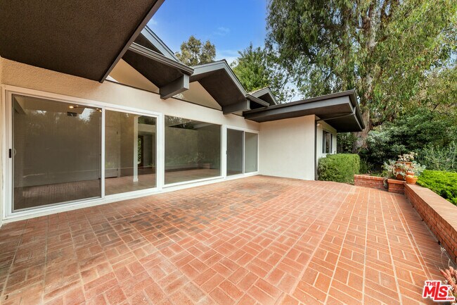 Photo - 656 N Bonhill Rd