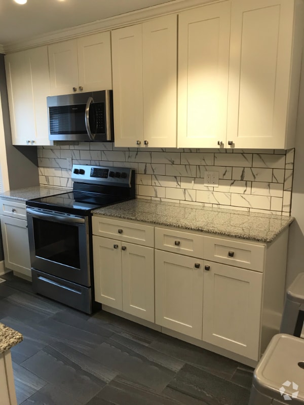 Building Photo - 894 Kenmore Ave Unit Lower Rental