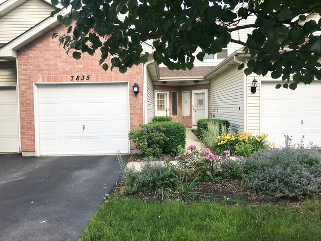 Building Photo - 7835 Darien Lakes Dr Rental