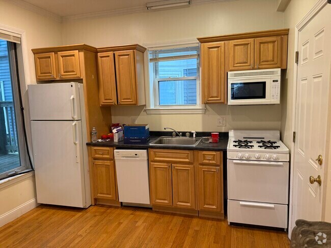 Building Photo - 1576 Cambridge St Unit 3A Rental