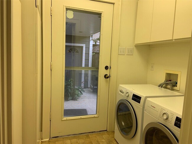 Photo - 2406 Elmen St