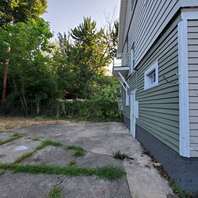 Photo - 12098 Chesterfield Ave Unit 1