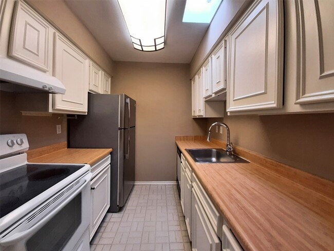Building Photo - 800 Post Oak Blvd Unit 99