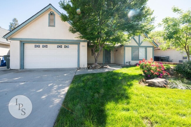 Photo - N.E. Fresno Home, 3BR/2BA, Blt 1988, POOL + Living & Family Rooms - Lots of Amenities!