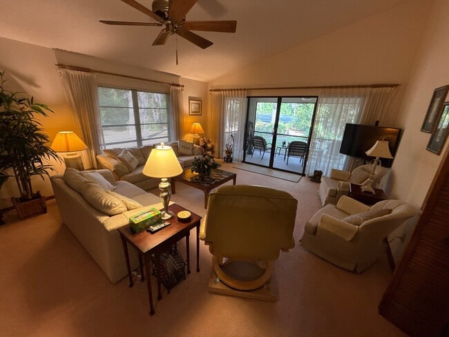 Building Photo - 117 Golfview Dr