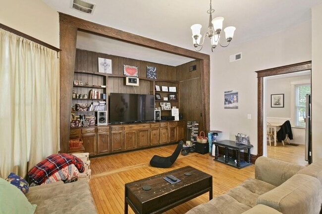 Photo - 271 Nelson Blvd