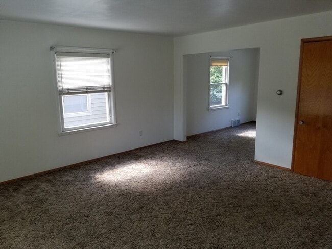 Living/Dining - 415 N 7th St Unit 1