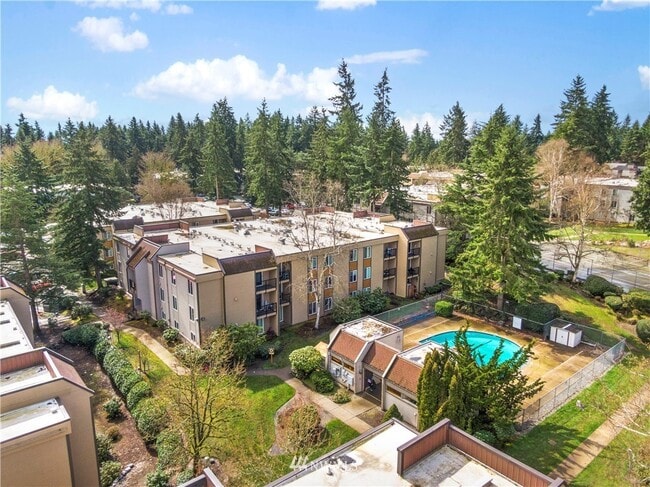 Building Photo - 14625 NE 34th St Unit G13