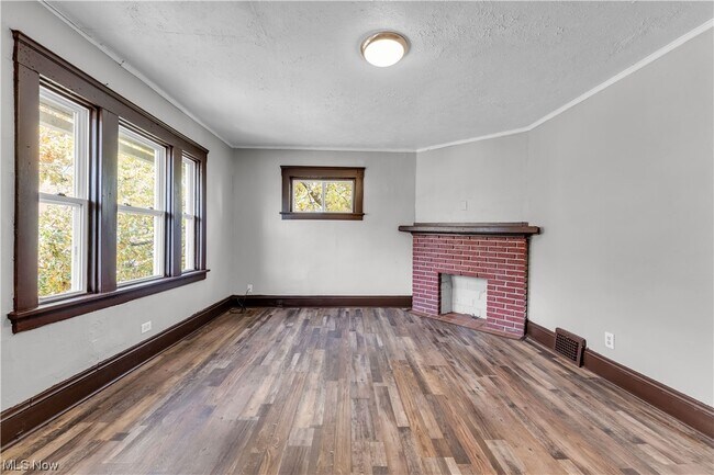 Photo - 3215 W 100th St Unidad 2