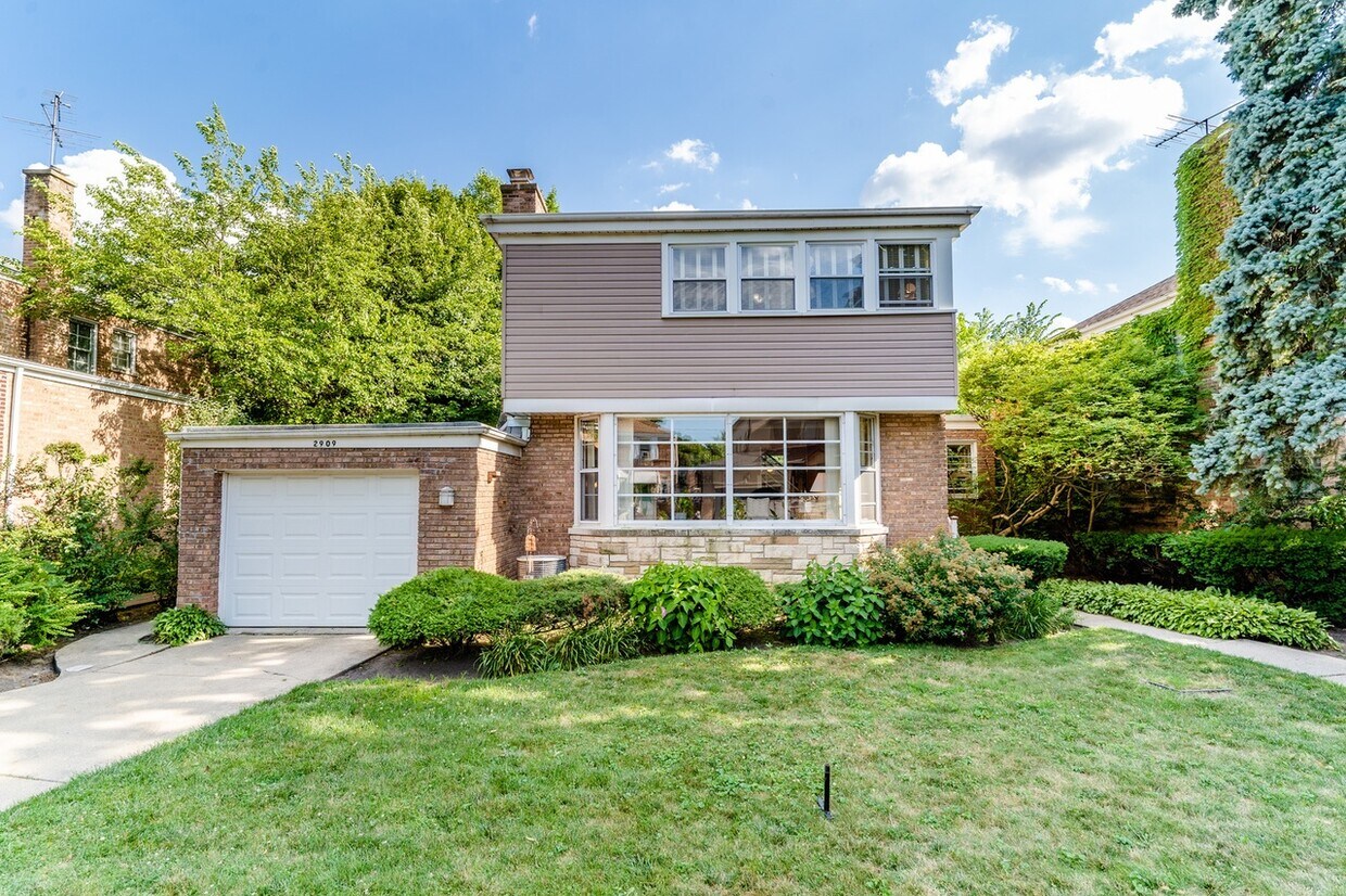 Photo - 2909 W Birchwood Ave (Chicago, IL)