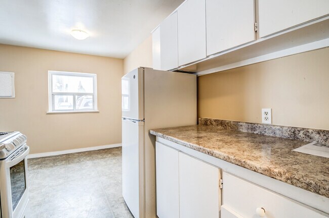 Photo - Randal Court