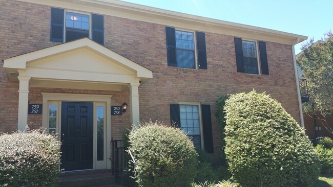Building Photo - 760 Fox Ridge Dr Unit 760
