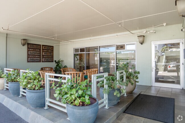 Photo - Iolani Regent