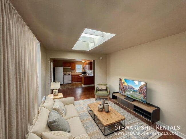 Photo - 1543 Ferry St Unit B