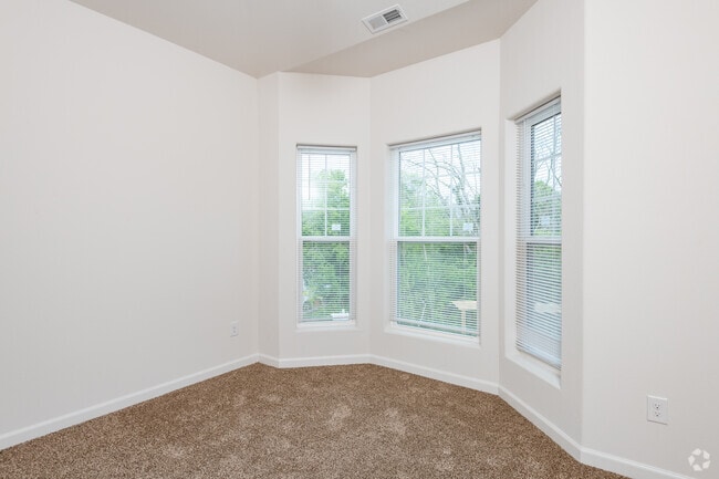 2 BR, 2BA - 1,359SF