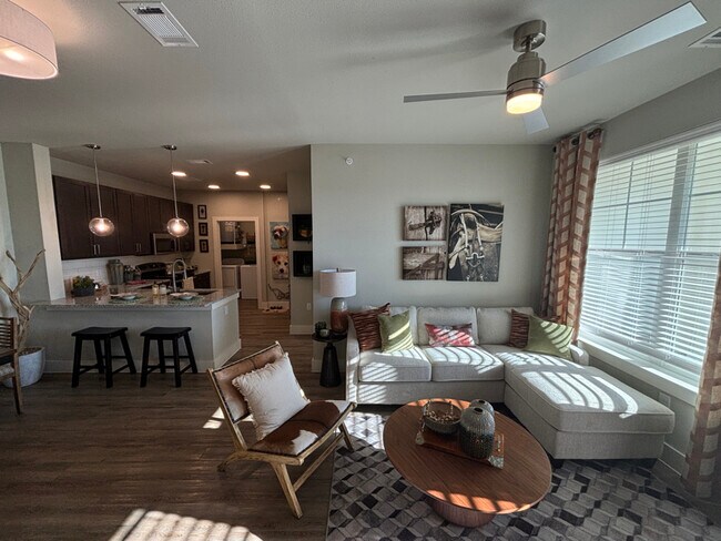 Photo - 425 El Rio St Unidad b1