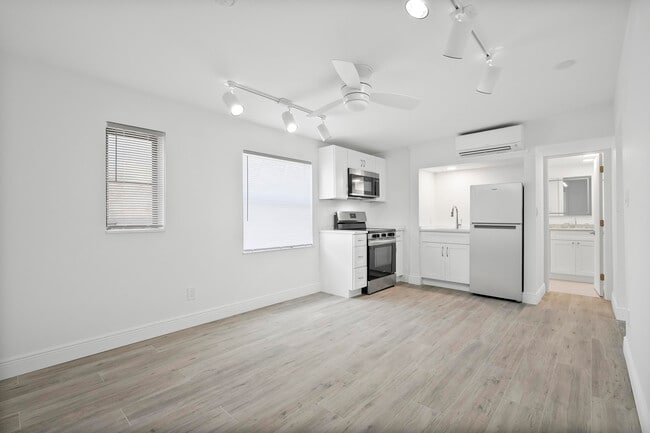 Photo - 4832 SE Anchor Ave