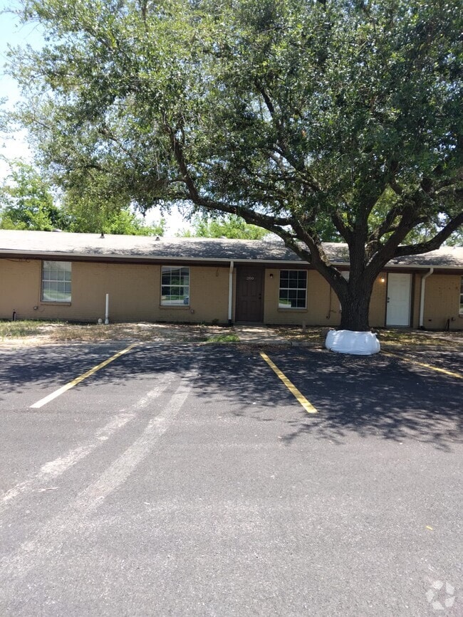 Building Photo - Canton TX Apartments Unit 300