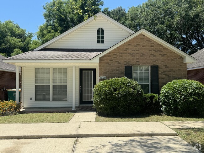 Building Photo - 1610 Chadwick Ln Rental