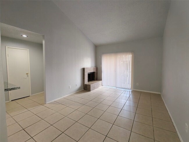 Building Photo - 8034 Antoine Dr Unit 207 Rental