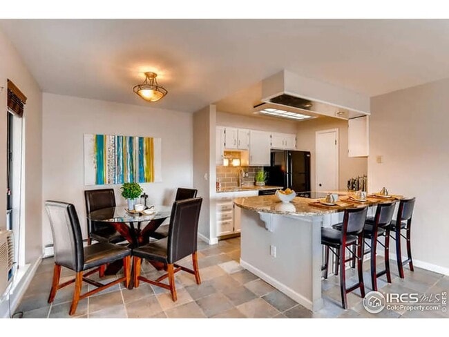 Photo - Furnished or Unfurnished Updated 2 Bed 2 B... Rental