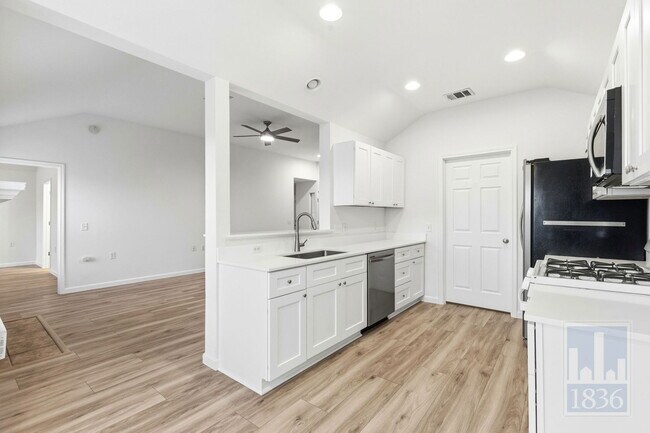 Photo - 606 Colonial Park Blvd