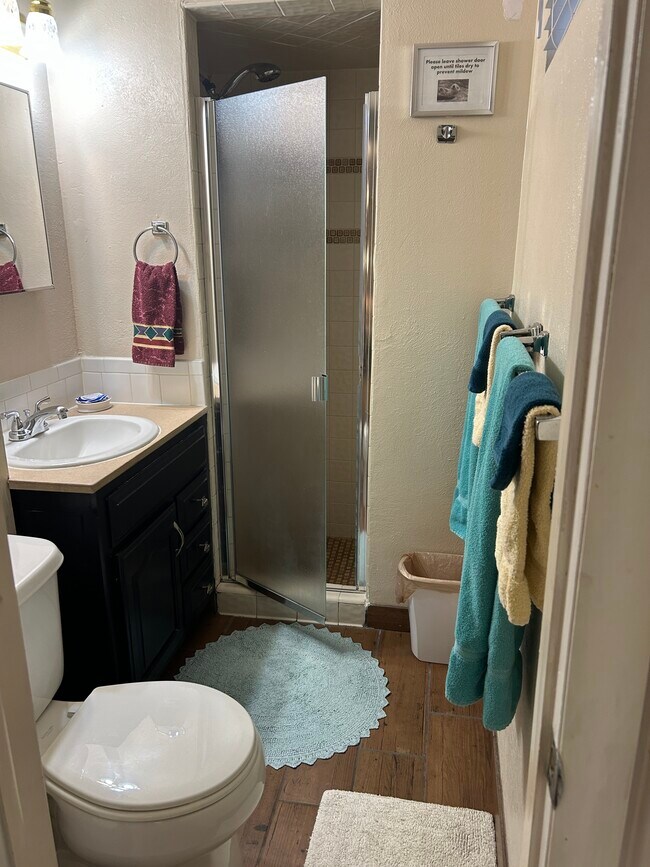 Photo - 10933 W 67th Pl Unidad Cozy Basement Suite