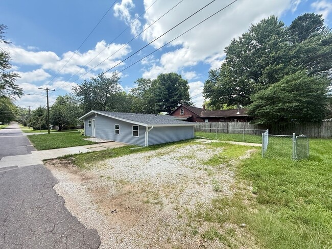 Photo - 1477 E Lindberg St