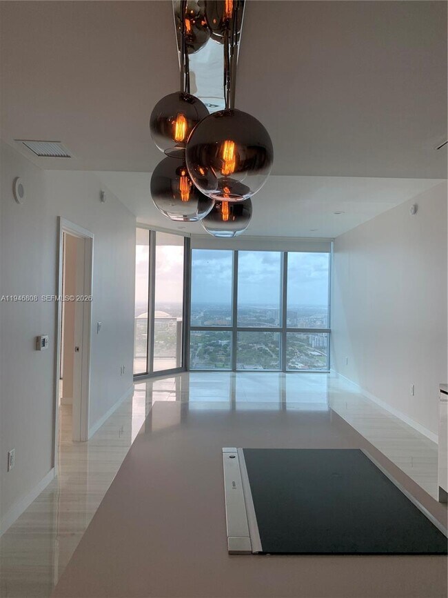 Photo - 851 NE 1st Ave Unidad 4608