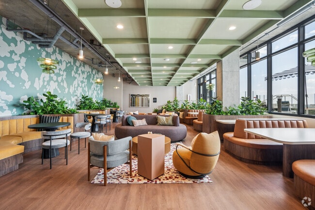 90 Hour Lounge