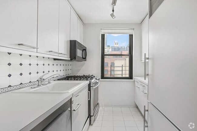 Building Photo - 221 E 78th St Rental