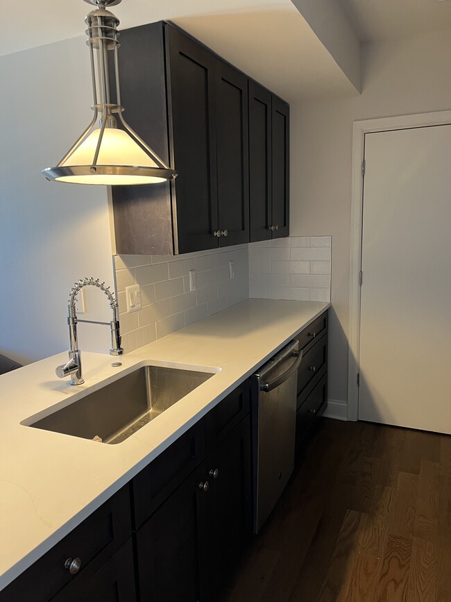 Building Photo - 525 W Lafayette Blvd Unit 16C