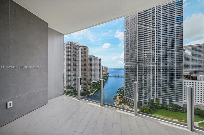 Building Photo - 300 S Biscayne Blvd Unit 1907W