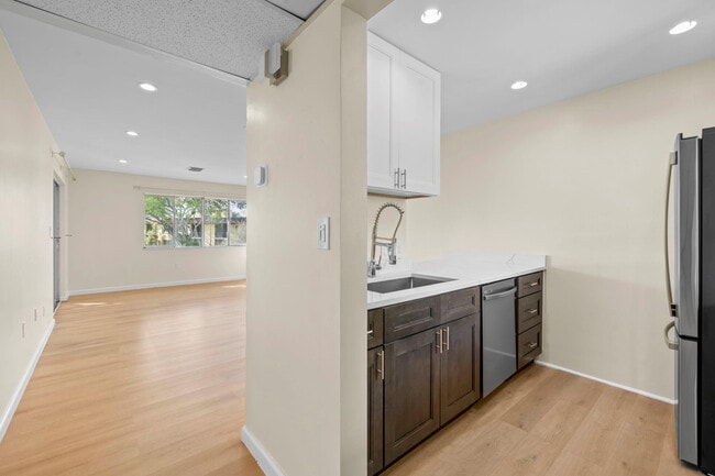 Photo - 830 SW 9th St Cir Unit 204