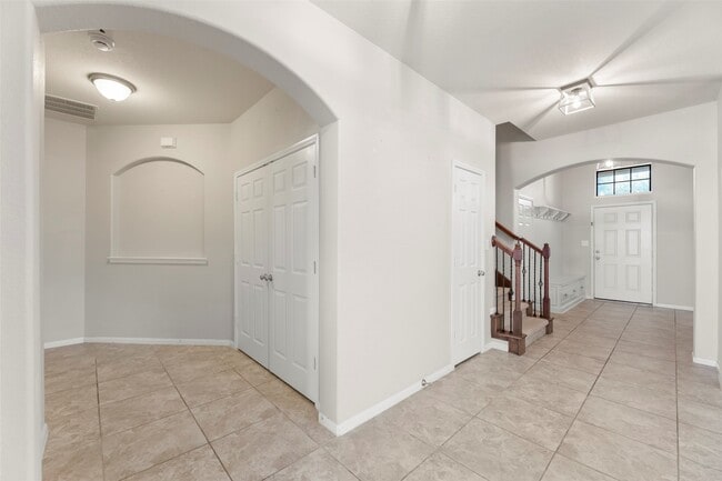 Photo - 5531 Drumlin Field Way