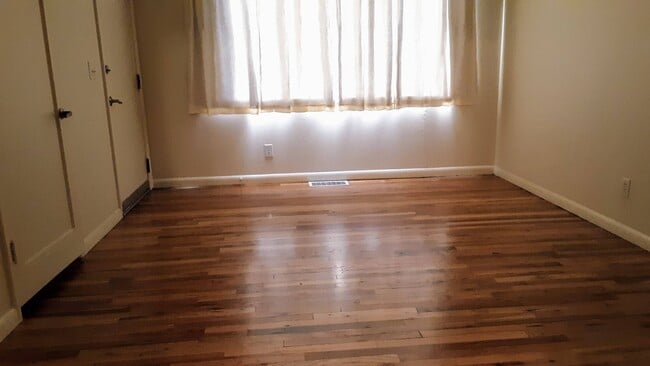 Building Photo - 23 E Euclid Ave