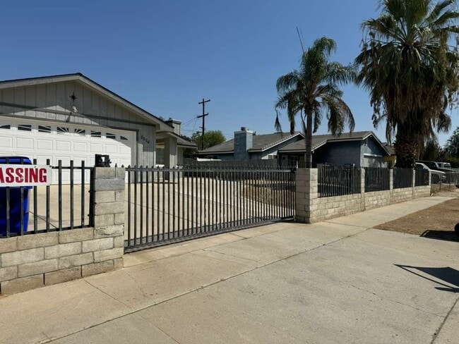 Photo - 8524 Haupt Ave