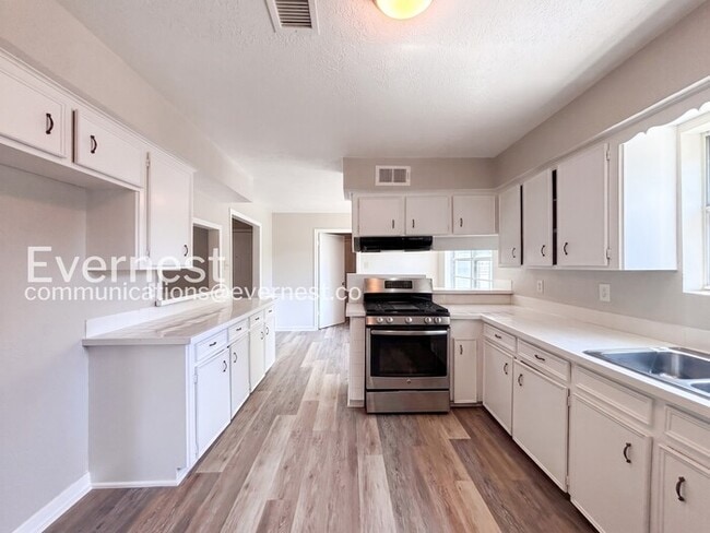 Photo - 4919 Lingonberry St