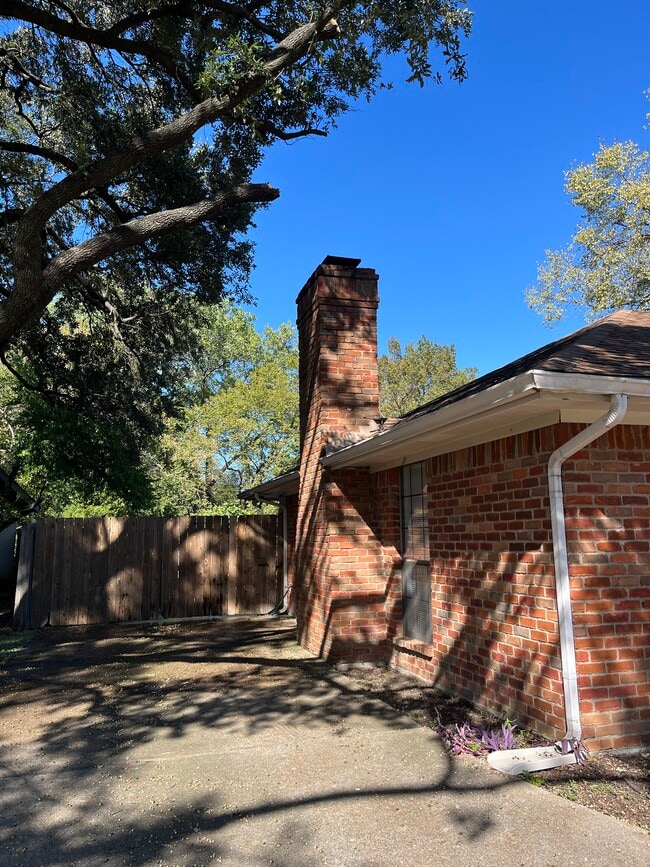 Photo - 6928 Walling Ln