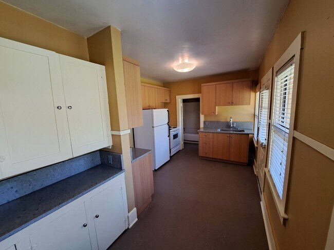 Photo - Historic Downtown Bend 1 Bed/1 Bath - NW Florida Ave Unit 2