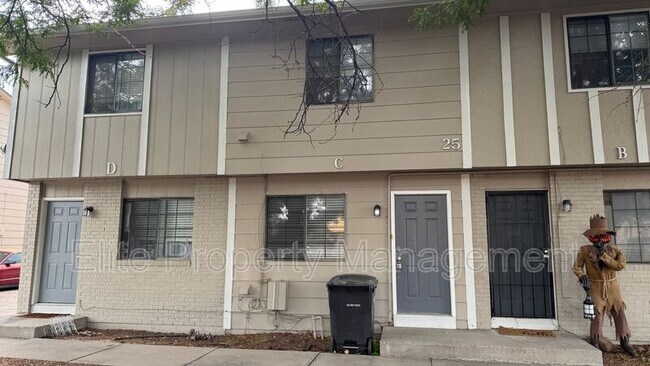 Building Photo - 25 Royal Crest Dr